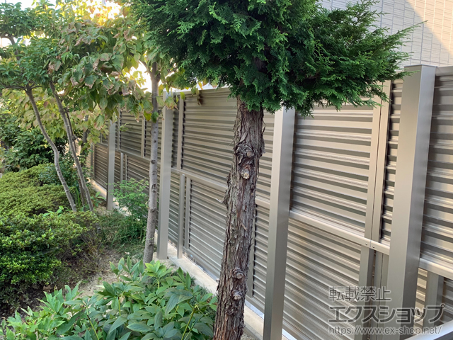 愛知県名古屋市ののフェンス・柵 ミエーネ目隠しルーバーフェンス 上段のみ設置 自立建て用 施工例