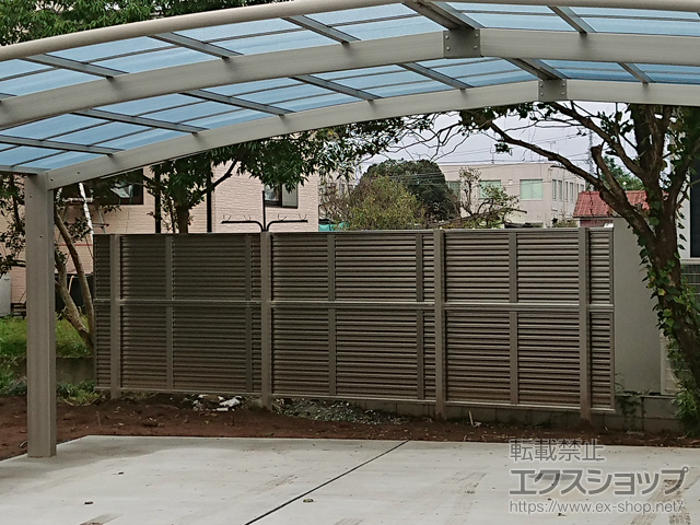 茨城県龍ケ崎市ののフェンス・柵 ミエーネフェンス 目隠しルーバータイプ 2段支柱 自立建て用(パネル2段) 施工例