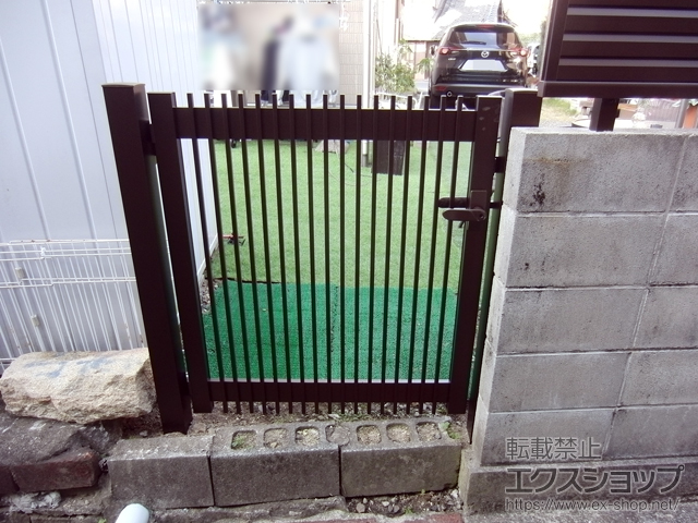 山口県防府市のの門扉 シンプレオ門扉T1型 縦格子 片開き 門柱使用 施工例