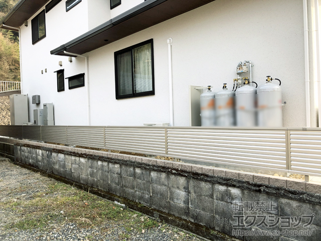 兵庫県西脇市ののフェンス・柵 ミエーネフェンス 目隠しルーバータイプ 自由柱施工 施工例