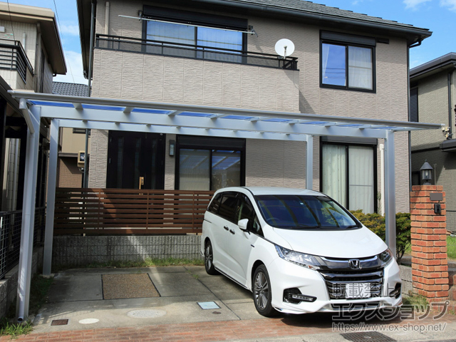 愛知県知多郡武豊町ののカーポート フーゴF (フラットスタイル) ワイド 積雪〜20cm対応 施工例