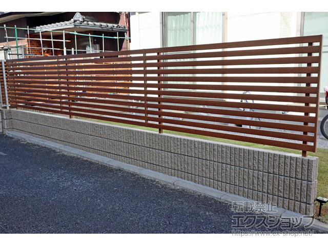 東京都西東京市ののフェンス・柵 フレイナフェンス Y4型 木調タイプ　フリー支柱タイプ 施工例