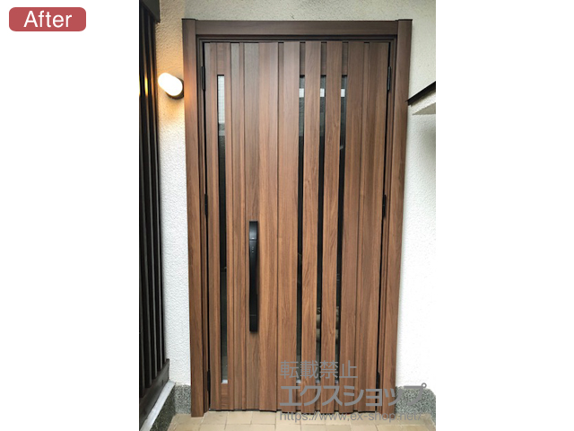 兵庫県芦屋市のLIXIL リクシル（トステム）の玄関ドア リシェント玄関ドア3 断熱K4仕様 親子仕様(ランマ無)R G14型 ※タッチキー仕様(キー付リモコン) 施工例