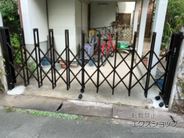 大阪府枚方市ののカーゲート トリップゲートII 1型 シンプル ノンレール 片開き　33Ｓ 施工例