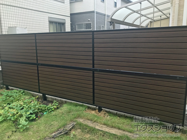 大阪府岸和田市ののフェンス・柵 モクアルフェンス 目隠しタイプ 2段支柱 自立建て用 施工例