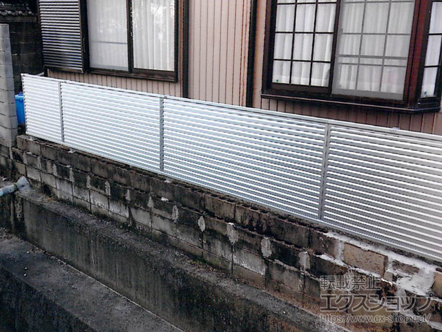 三重県鈴鹿市ののフェンス・柵 ミエーネフェンス 目隠しルーバータイプ 自由柱施工 施工例