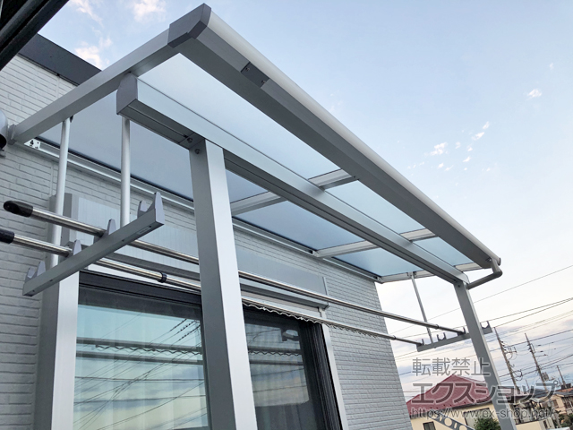 東京都練馬区ののバルコニー・ベランダ屋根 ソラリア F型 屋根タイプ 単体 積雪〜20cm対応 施工例