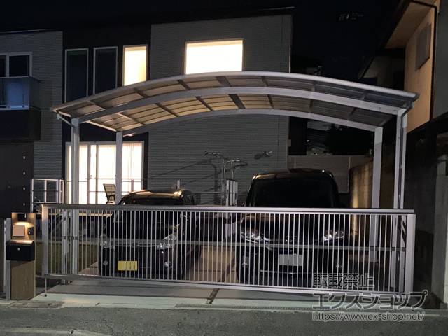 兵庫県三木市ののカーゲート ルシアスアップゲートワイド 2型 たて格子 手動タイプ 施工例