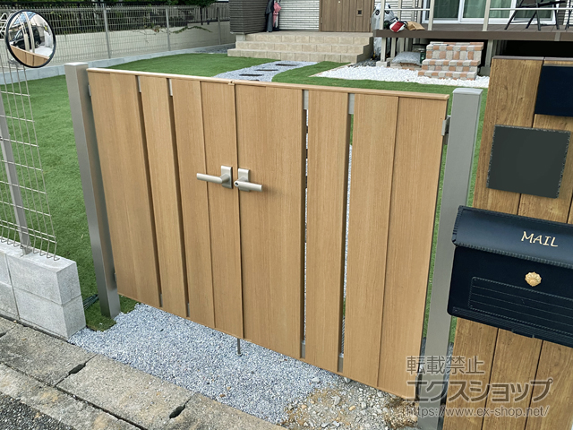 兵庫県三木市のの門扉 ルシアス門扉 BS01型 たて多スリット 両開き 複合カラー 門柱仕様 施工例