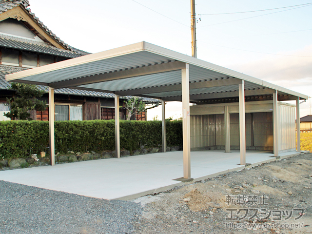 愛知県弥富市のLIXIL リクシル（トステム）のカーポート テリオスポートIII 900 4台用 縦連棟 角柱8本柱 積雪〜30cm対応 施工例