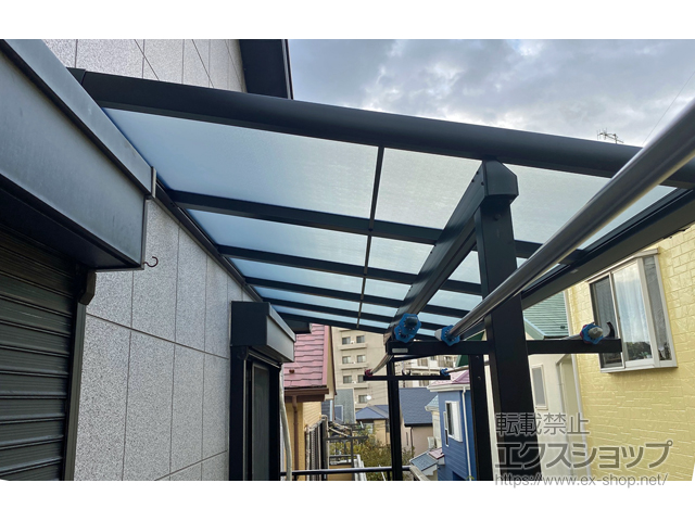 神奈川県秦野市のLIXIL リクシル（トステム）のバルコニー・ベランダ屋根 パワーアルファ F型 屋根タイプ 単体 積雪〜30cm対応 施工例