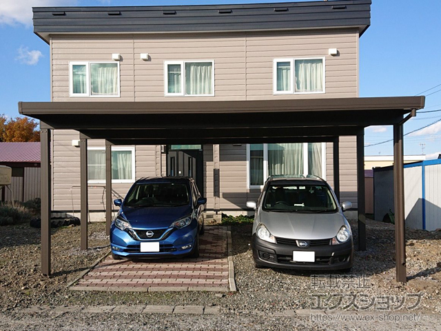 北海道富良野市のLIXIL リクシル（トステム）のカーポート テリオスポートIII 3000 2台用 角柱6本柱 積雪〜100cm対応 施工例