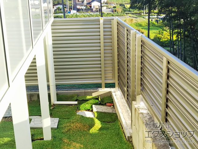 奈良県北葛城郡河合町ののフェンス・柵 ミエーネフェンス 目隠しルーバータイプ　自由柱施工 施工例