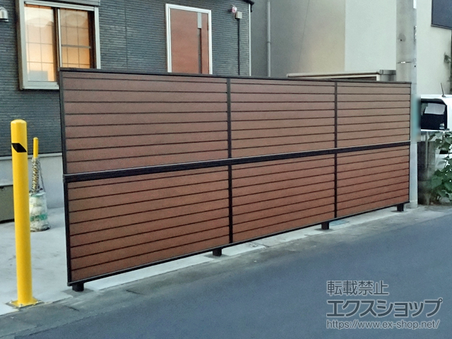 埼玉県さいたま市ののフェンス・柵 モクアルフェンス 目隠しタイプ 2段支柱 自立建て用 施工例