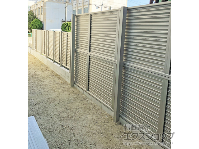 愛知県名古屋市ののフェンス・柵 ミエーネフェンス 目隠しルーバータイプ 2段支柱 自立建て用（パネル2段） 施工例