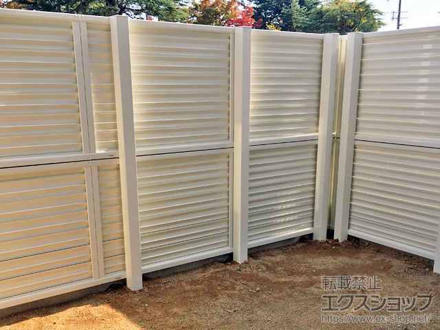 奈良県北葛城郡上牧町ののフェンス・柵 ミエーネフェンス 目隠しルーバータイプ 2段支柱 自立建て用 施工例