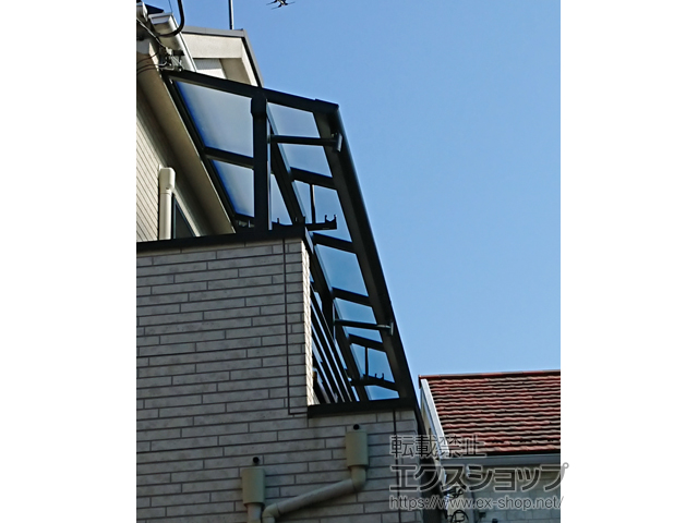 東京都府中市ののバルコニー・ベランダ屋根 ソラリア F型 屋根タイプ 三連棟 積雪〜20cm対応 施工例