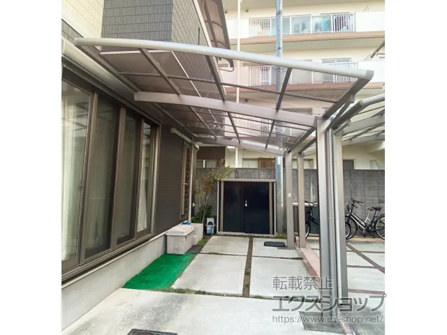 大阪府大阪市のLIXIL(リクシル)のカーポート ネスカR (ラウンドスタイル) 積雪～20cm対応 施工例