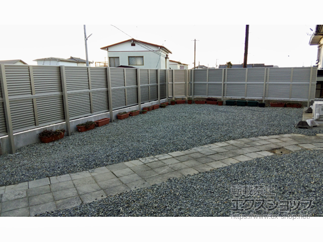 宮城県石巻市ののフェンス・柵 ミエーネフェンス 目隠しルーバータイプ 2段支柱 自立建て用 施工例