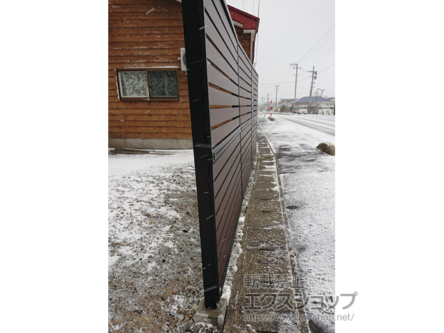 秋田県能代市ののフェンス・柵 モクアルフェンス 横板タイプ 2段支柱 自立建て用(パネル2段） 施工例