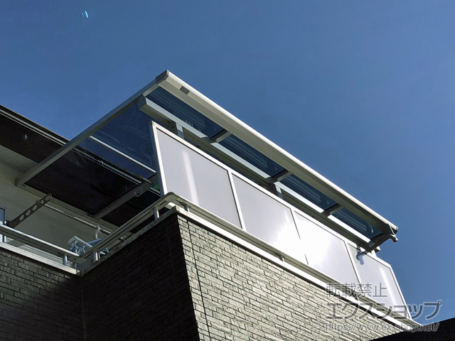 埼玉県秩父市ののバルコニー・ベランダ屋根 ソラリア F型 屋根タイプ 単体 積雪〜20cm対応 施工例