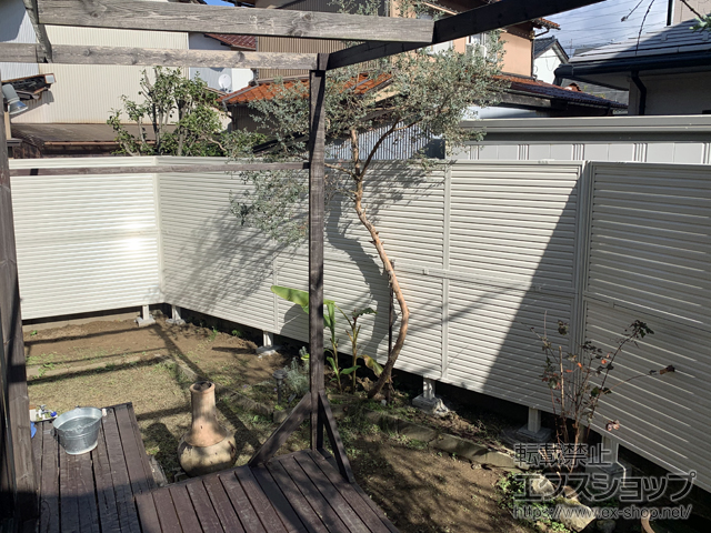 石川県金沢市ののフェンス・柵 シンプレオフェンス13型 目隠しルーバー 2段支柱 自立建て用 施工例