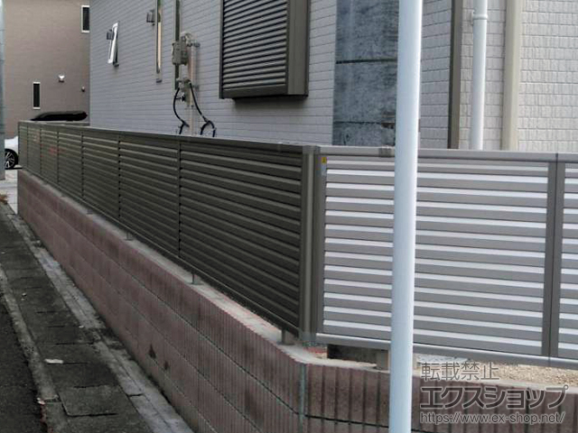 埼玉県加須市ののフェンス・柵 ミエーネフェンス 目隠しルーバータイプ　自由柱施工 施工例