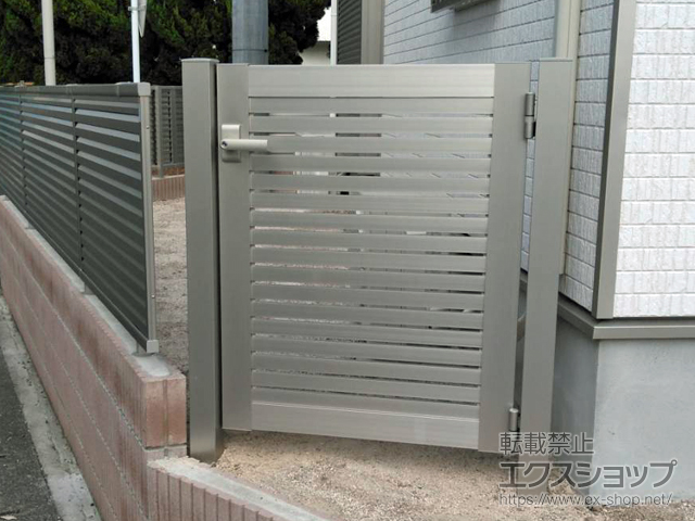 埼玉県加須市のの門扉 シンプレオ門扉3型 横太格子 片開き 門柱使用 施工例