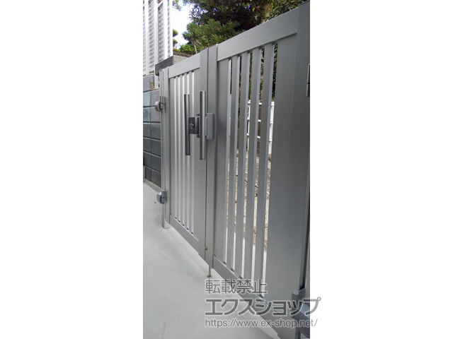 長崎県佐世保市のの門扉 シンプレオ門扉S1型 たてスリット 両開き 門柱使用 施工例