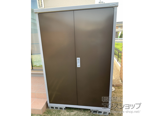 福岡県久留米市のの物置・屋外倉庫 アイビーストッカー 1320×905×1903（BJX-139E） BJX-139E-TB 施工例