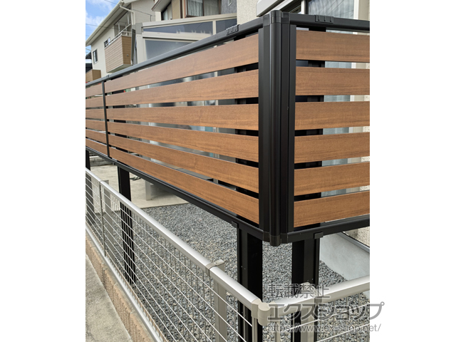 長崎県諫早市ののフェンス・柵 モクアルフェンス 横板タイプ 上段のみ設置 自立建て用 施工例