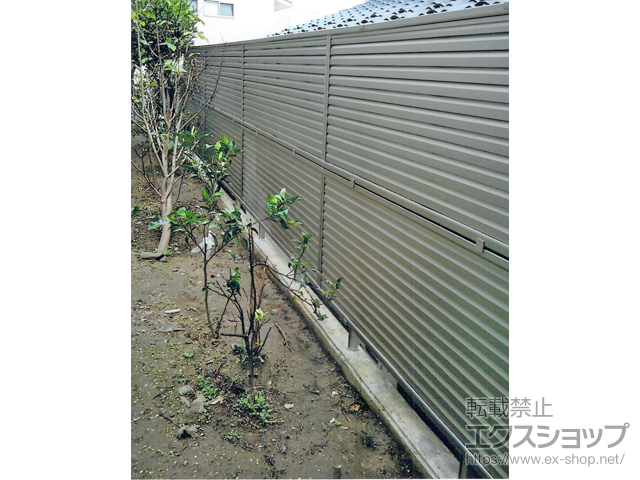 神奈川県川崎市ののフェンス・柵 ミエーネフェンス 目隠しルーバータイプ 2段支柱 ブロック建て用 施工例