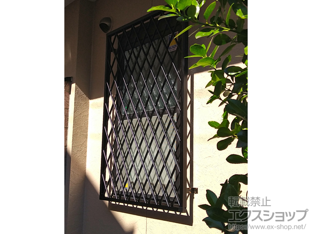 神奈川県横浜市のLIXIL リクシル（トステム）の面格子・窓格子 アルミ面格子 ヒシクロス 施工例