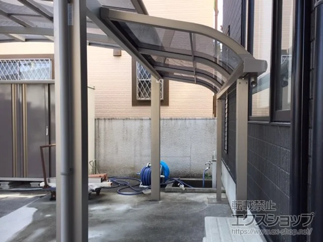 奈良県橿原市のLIXIL(リクシル)のテラス屋根 スピーネ R型 テラスタイプ 単体 積雪～20cm対応 施工例