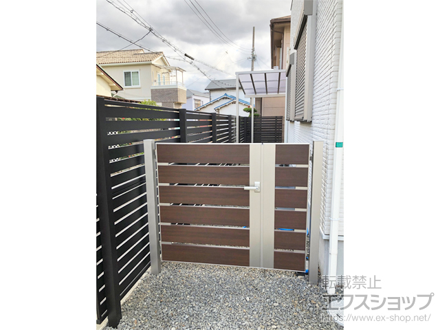 大阪府泉南郡田尻町のの門扉 ルシアス門扉BW01型 横スリット 両開き親子 複合カラー 門柱使用 施工例