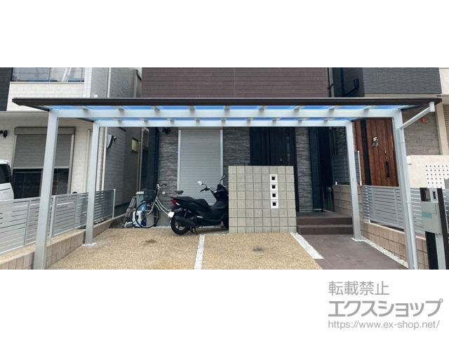 兵庫県西宮市ののカーポート フーゴFプラス (フラットスタイル) ワイド 木調色 積雪〜20cm対応 施工例