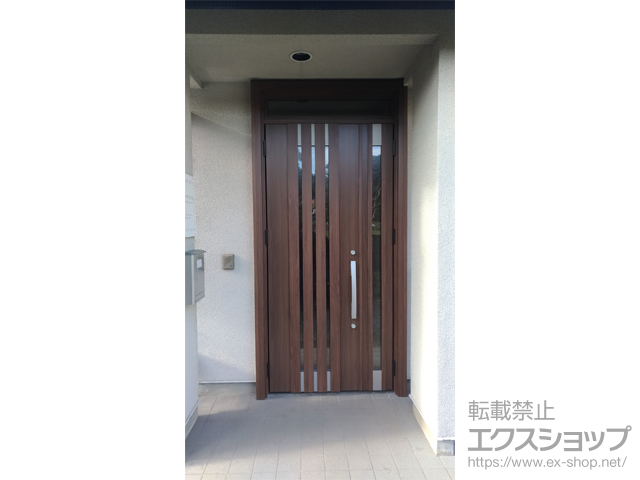 長野県塩尻市のLIXIL リクシル（トステム）の玄関ドア リシェント玄関ドア3 断熱K4仕様 手動 親子仕様(ランマ付)L M27型 施工例