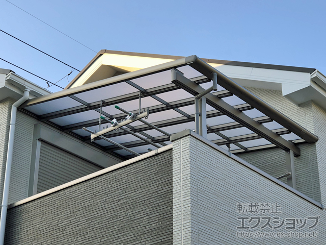 大阪府堺市のLIXIL リクシル（トステム）のバルコニー・ベランダ屋根 パワーアルファ F型 屋根タイプ 単体 積雪〜30cm対応 施工例