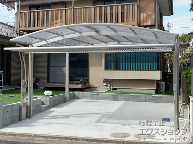 神奈川県横浜市ののカーゲート ルシアスアップゲートワイド 2型 たて格子 電動 施工例