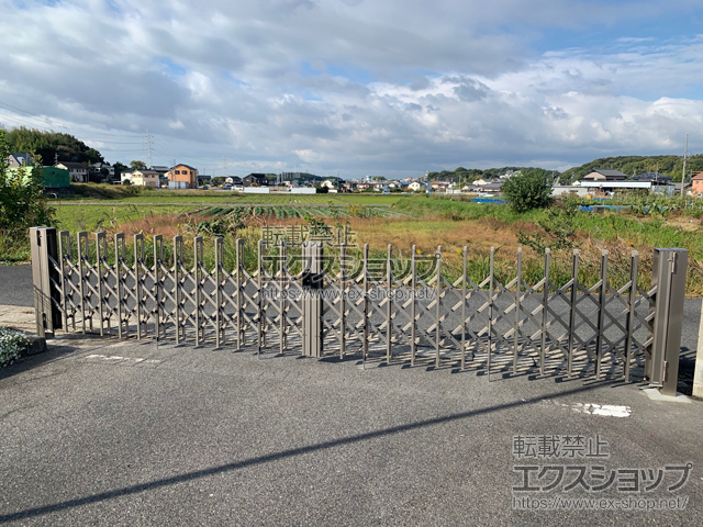 愛知県日進市ののカーゲート トリップゲートII N型 ノンキャスター 両開き　64W（32S+32M） 施工例