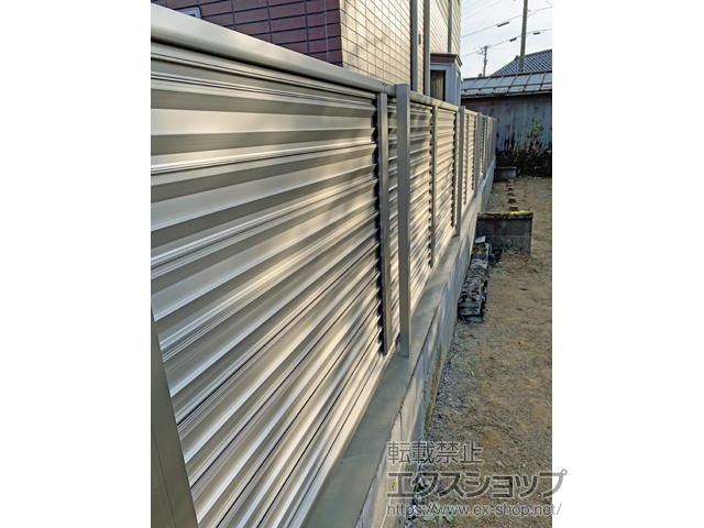 富山県南砺市ののフェンス・柵 ミエーネフェンス 目隠しルーバータイプ　自由柱施工 施工例