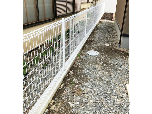 長野県岡谷市ののフェンス・柵 イーネットフェンス2M型 間仕切柱施工 施工例
