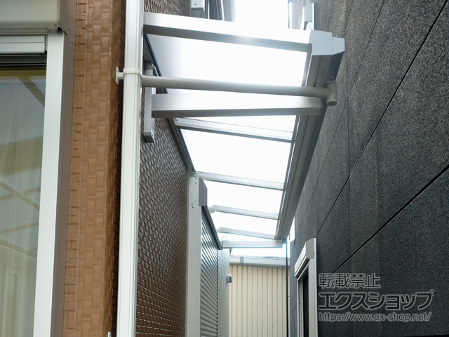 大阪府寝屋川市ののバルコニー・ベランダ屋根 ソラリア F型 ルーフタイプ 単体積雪〜20cm対応 施工例