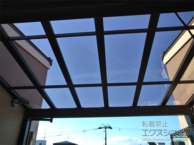 大阪府大阪市のLIXIL リクシル（トステム）のバルコニー・ベランダ屋根 パワーアルファ F型 屋根タイプ 単体 積雪〜30cm対応 施工例