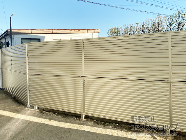 熊本県菊池郡菊陽町ののフェンス・柵 ミエーネフェンス 目隠しルーバータイプ 2段支柱 自立建て用 施工例