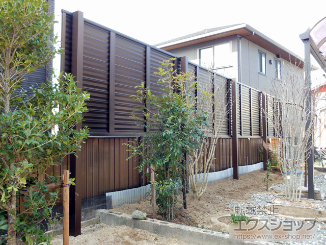 愛知県豊田市ののフェンス・柵 シンプレオフェンス13型 目隠しルーバー 上段のみ設置 自立建て用 施工例