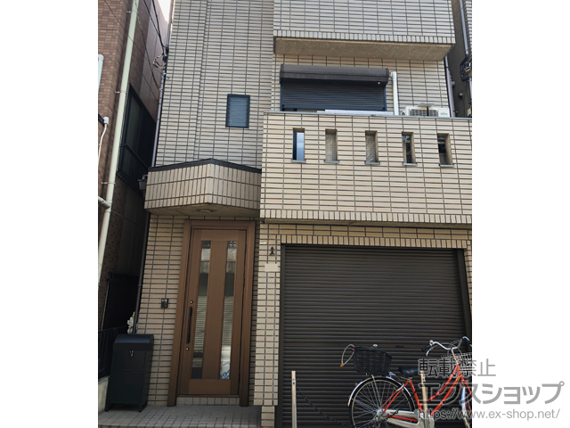 東京都渋谷区のLIXIL リクシル（トステム）のガレージシャッター ガレージシャッタークワトロ 手動式 内部付タイプ 施工例