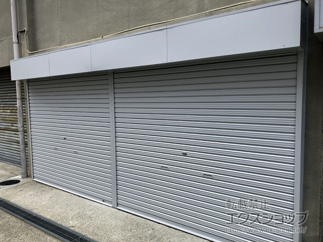 大阪府大阪市ののガレージシャッター プラテアII スチールタイプ 手動式 外部付 *2連装均等割り 施工例