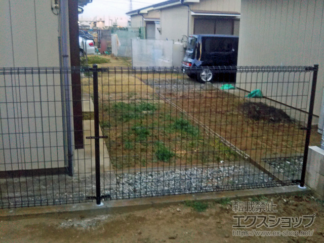 神奈川県平塚市ののフェンス・柵 メッシュフェンス M0　間仕切柱施工 施工例