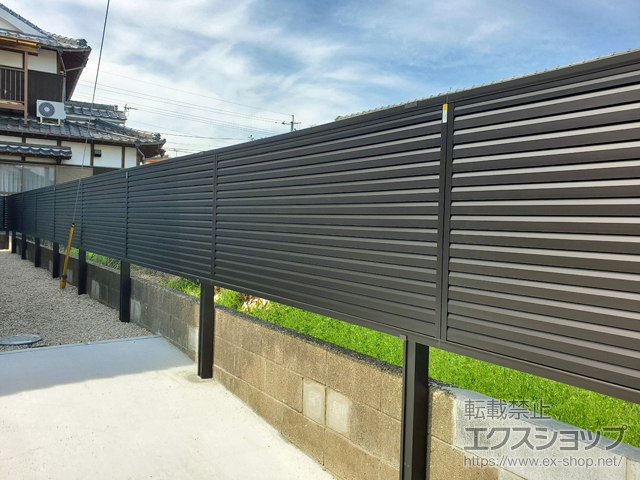 佐賀県鳥栖市ののフェンス・柵 ミエーネ目隠しルーバーフェンス 上段のみ設置 自立建て用 施工例